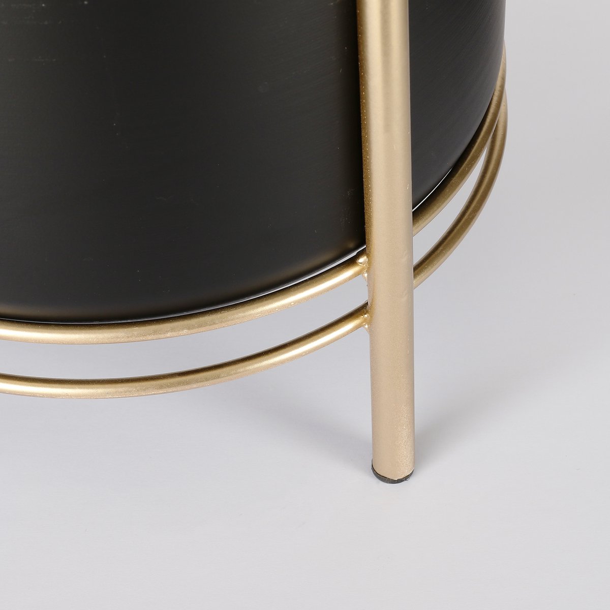 Sverre Bloempot op Standaard - H29 x Ø25 cm - Zwart, Goud